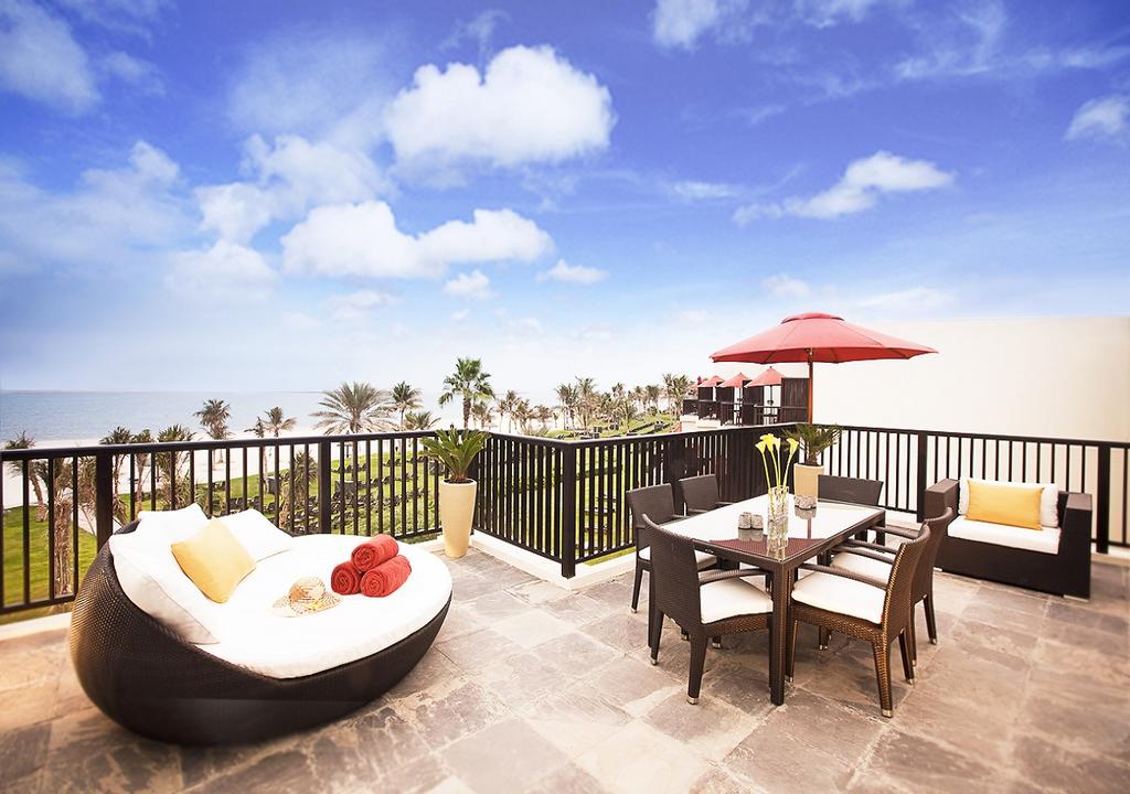 JA Palm Tree Court